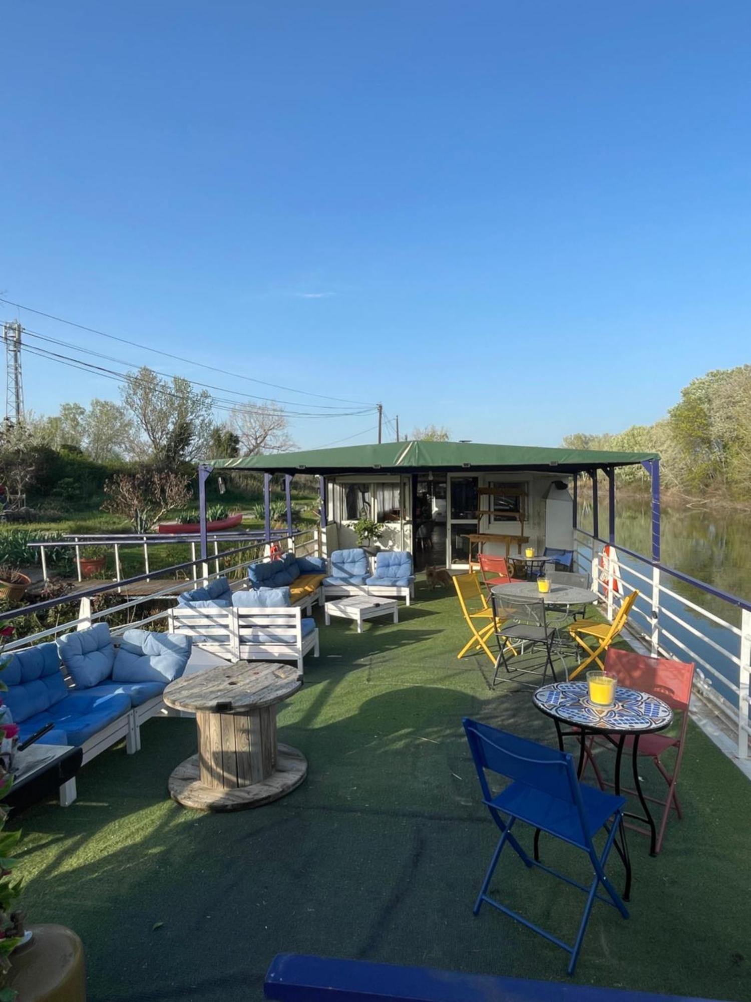 Péniche Le Pescalune - Chambre d'hôtes Arles Exterior foto